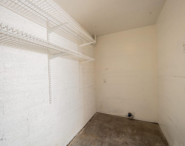 5214 N 42nd Parkway - Photo Thumbnail 15