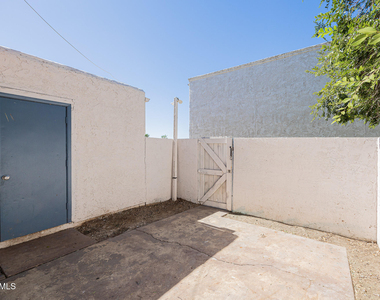 5214 N 42nd Parkway - Photo Thumbnail 18