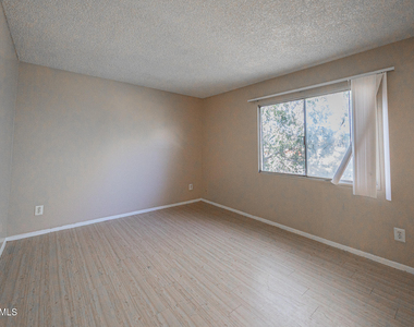 5214 N 42nd Parkway - Photo Thumbnail 9