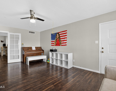 123 E Erie Drive - Photo Thumbnail 16