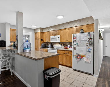 123 E Erie Drive - Photo Thumbnail 6