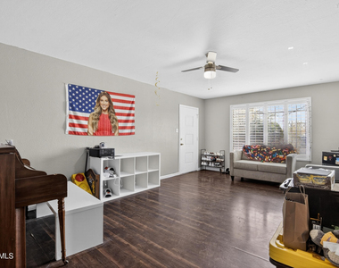 123 E Erie Drive - Photo Thumbnail 14