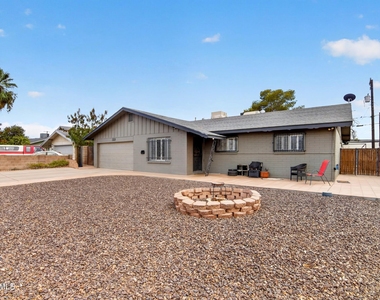 123 E Erie Drive - Photo Thumbnail 1