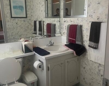 322 Windsor N - Photo Thumbnail 10