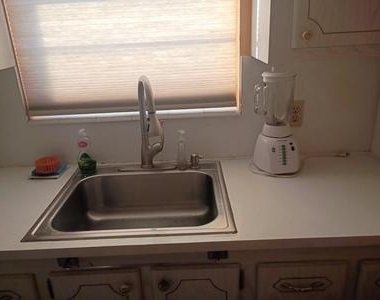 322 Windsor N - Photo Thumbnail 7