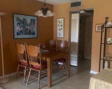 322 Windsor N - Photo Thumbnail 4