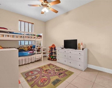2930 Cascada Isles Way - Photo Thumbnail 17