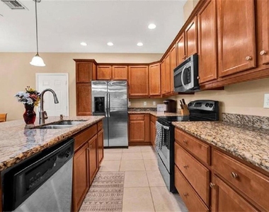 2930 Cascada Isles Way - Photo Thumbnail 8