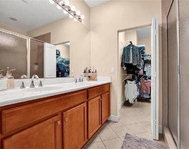 2930 Cascada Isles Way - Photo Thumbnail 10