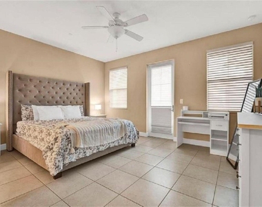 2930 Cascada Isles Way - Photo Thumbnail 13