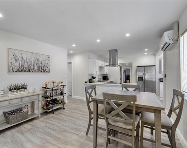 342 Sw 22nd Street - Photo Thumbnail 5