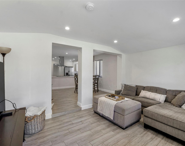 342 Sw 22nd Street - Photo Thumbnail 3
