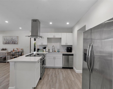 342 Sw 22nd Street - Photo Thumbnail 4