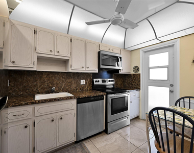 2350 Ne 14th Street Causeway - Photo Thumbnail 12