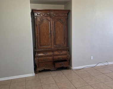 12600 W Diaz Drive - Photo Thumbnail 3