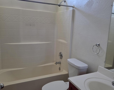 12600 W Diaz Drive - Photo Thumbnail 9