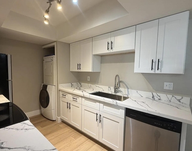 740 W Elm Street - Photo Thumbnail 8
