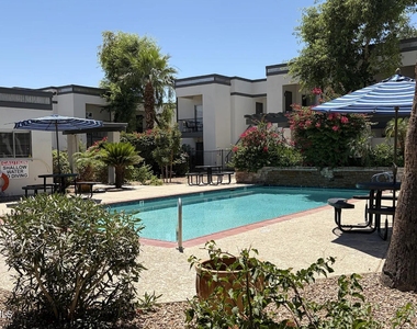 740 W Elm Street - Photo Thumbnail 16