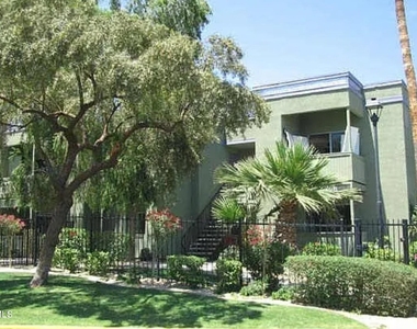 740 W Elm Street - Photo Thumbnail 2