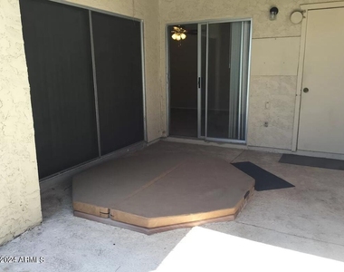 17813 N 45th Avenue - Photo Thumbnail 10