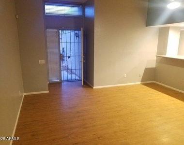 11110 N 82nd Lane - Photo Thumbnail 5