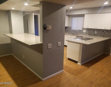 11110 N 82nd Lane - Photo Thumbnail 4