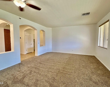 3028 S 90th Drive - Photo Thumbnail 5