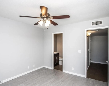 3028 S 90th Drive - Photo Thumbnail 11