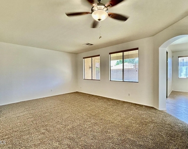 3028 S 90th Drive - Photo Thumbnail 16