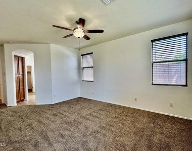 3028 S 90th Drive - Photo Thumbnail 9
