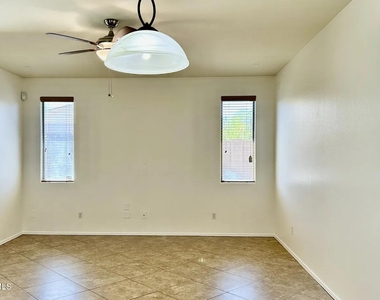 3028 S 90th Drive - Photo Thumbnail 4