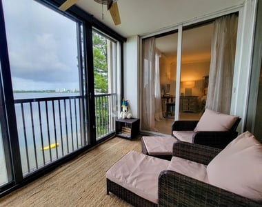 111 Lake Emerald Drive - Photo Thumbnail 11