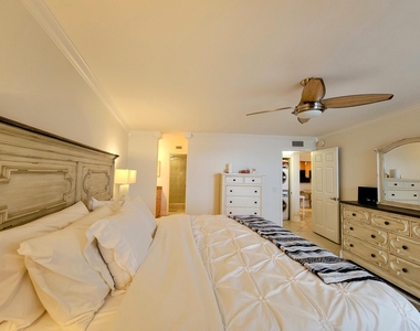 111 Lake Emerald Drive - Photo Thumbnail 15