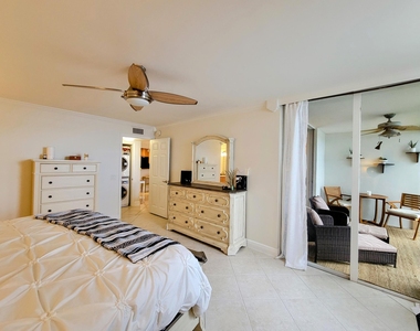 111 Lake Emerald Drive - Photo Thumbnail 14