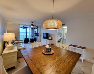 111 Lake Emerald Drive - Photo Thumbnail 4