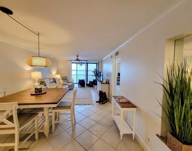 111 Lake Emerald Drive - Photo Thumbnail 5