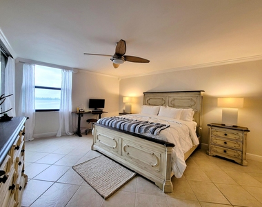 111 Lake Emerald Drive - Photo Thumbnail 13