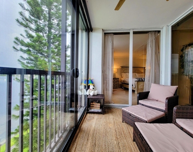 111 Lake Emerald Drive - Photo Thumbnail 12