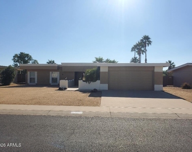 10841 W Acacia Drive - Photo Thumbnail 1