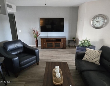10841 W Acacia Drive - Photo Thumbnail 6