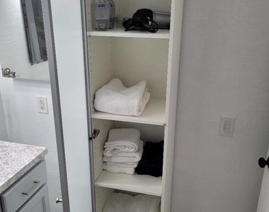 10841 W Acacia Drive - Photo Thumbnail 13