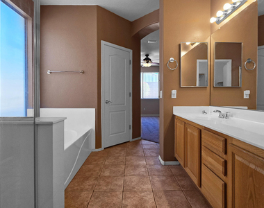 18651 W Sunrise Drive - Photo Thumbnail 15