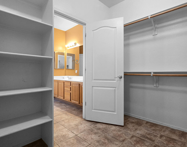 18651 W Sunrise Drive - Photo Thumbnail 17