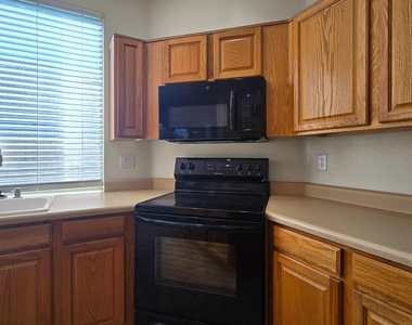 18651 W Sunrise Drive - Photo Thumbnail 7
