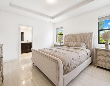 20682 Ne 2nd Court - Photo Thumbnail 3