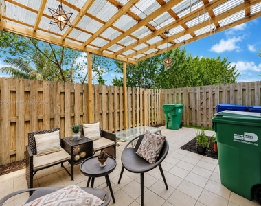 20682 Ne 2nd Court - Photo Thumbnail 7