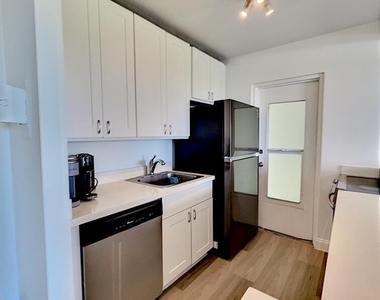 2555 Ne 11th Street - Photo Thumbnail 3