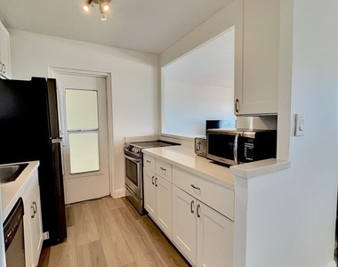 2555 Ne 11th Street - Photo Thumbnail 16