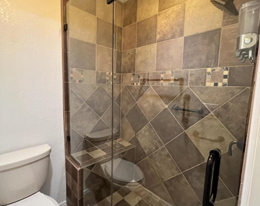 7021 E Earll Drive - Photo Thumbnail 8