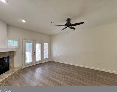 7021 E Earll Drive - Photo Thumbnail 5